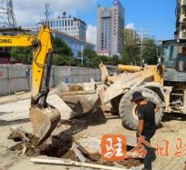 操操擦擦擦逼逼逼逼高温下的坚守｜道路建设者用汗水铺就畅通路